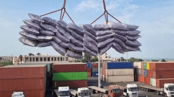 تأکيد وزیر بر پرداخت بدهی ارزی واردکنندگان کالاهای اساسی