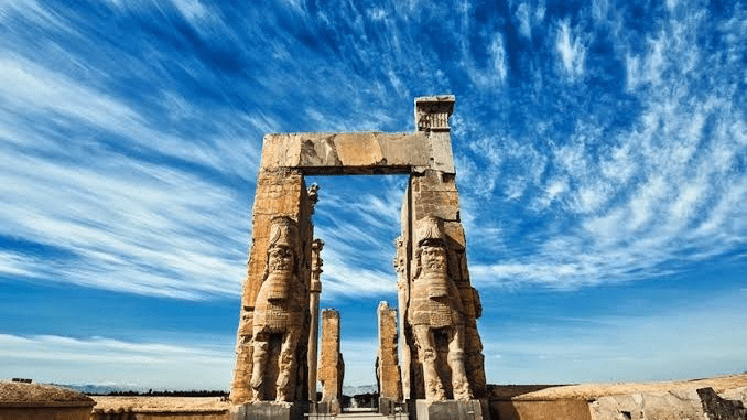 میراث فرهنگی: حریم تخت‌جمشید محل ساخت برج و هتل نیست