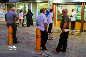 انتظار برای خرید نان