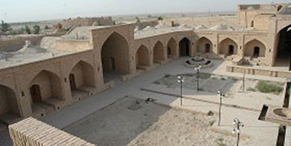 کاروانسرای ده‌نمک آرادان