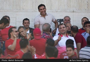 حضور احمدرضا عابدزاده پیشکسوت پرسپولیس در ورزشگاه آزادی