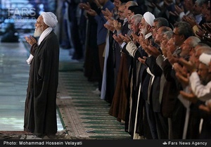 اقامه نماز به امامت حجت السلام آیت الله موحدی کرمانی
