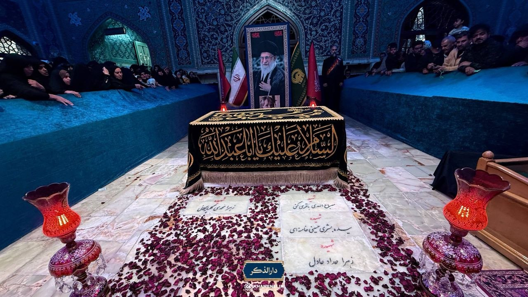 اولین فاطمیه در جوار مزار نورانی آقای شهید ایران + عکس
