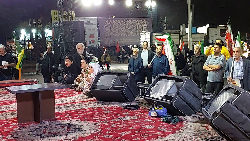 اکران فیلم‌ کوتاه «لاشخورهای آهنی» در میدان ونک تهران