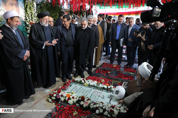 حجت الاسلام رئیسی بر مزار حاج قاسم