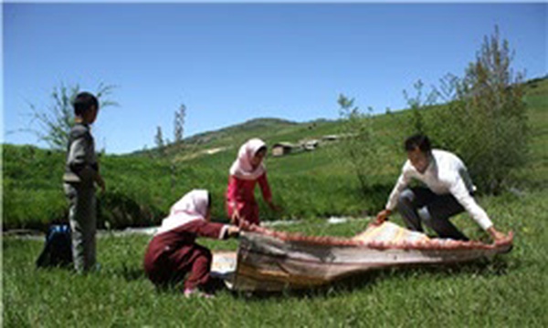کلاس درس دانش آموزان در مدرسه شهید ذکریایی روستای سفید کوه در مازندران