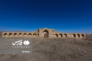 کاروانسرای شاه‌عباسی آهوان در منطقه سردسیر آهوان در 30 کیلومتری جاده سمنان به دامغان قرار گرفته است