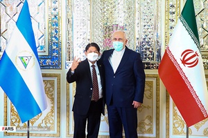 از چپ: دنیس مونکادا وزیر امور خارجه نیکاراگوئه در دیدار با محمد جواد ظریف وزیر امور خارجه