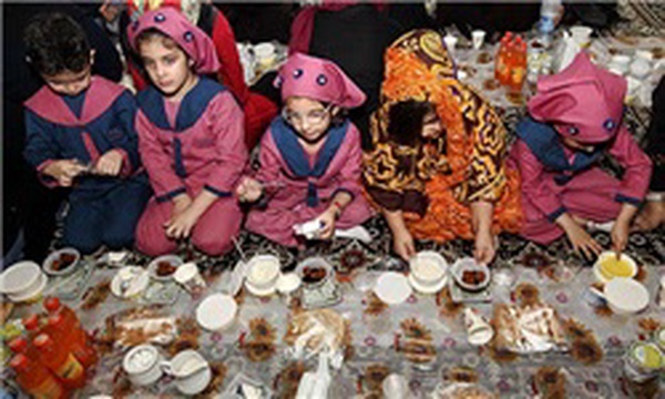 اطعام کودکان بهزیستی گرگان به مناسبت ماه رمضان
