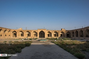 کاروانسرایی در دشت طلایی ری