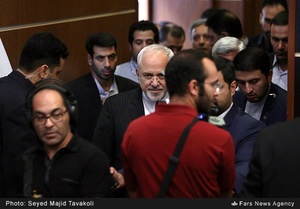 ورود محمدجواد ظریف، وزیر امور خارجه به نشست ((مذاکرات هسته ای و علوم سیاسی در ایران))