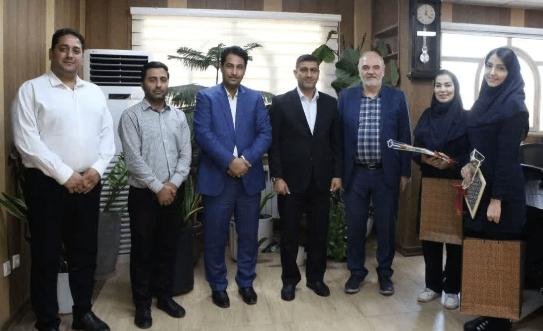 تجلیل از قهرمانان خط مقدم سلامت توسط فرماندار پیشوا
