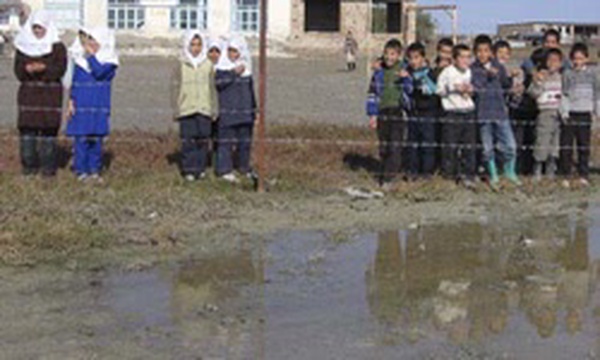 دانش آموزان مدرسه روستایی