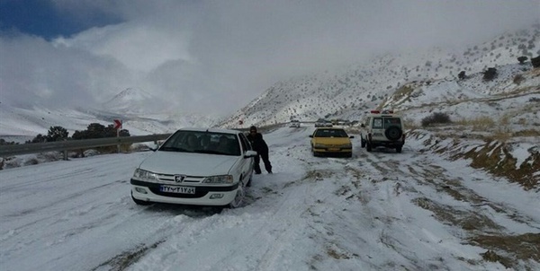 برف و کولاک در جاده