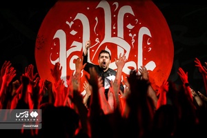 مداحی حنیف طاهری در عزاداری شب دوم محرم در هیئت عبداللّه بن الحسن