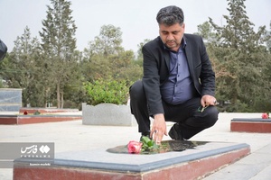 غبارروبی مزار مطهر شهیدان در گلزار شهدای خرم‌آباد
