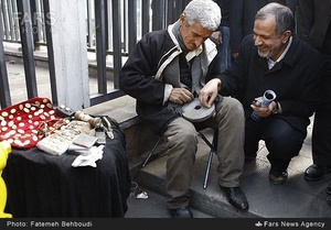 گفتگو احمد مسجد جامعی رئیس شورای اسلامی شهر تهران با دستفروش عتیقه