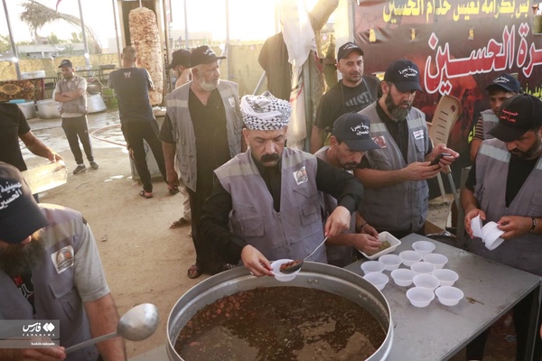 همراه با زوار و خادمان حسینی از نجف تا کربلا