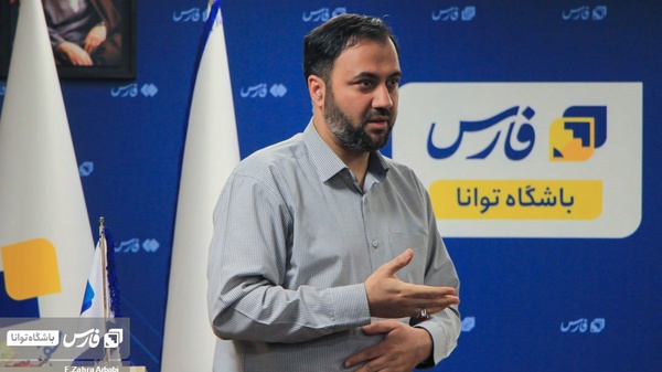 توضیحات علیرضا طاهری رئیس دانشکده رسانه خبرگزاری فارس درمورد فضای آموزشی در جلسه توجیهی با دانشجویان جدید الورود