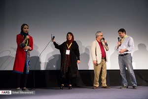 معرفی فیلم خانه کاغذی با حضور مهدی صباغ زاده کارگردان و ستاره اسکندری بازیگر این فیلم در پنجمین روز سی‌وپنجمین جشنواره جهانی فیلم فجر