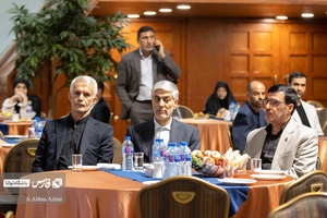 حضور کیومرث هاشمی وزیر ورزش؛غفور کارگری رئیس کمیته المپیک و سید محمد اسبقیان معاون وزیر در مراسم بدرقه کاروان پارا المپیک
