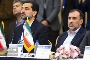 پیام تیرانداز مدیرعامل خبرگزاری فارس و حامد شیخ‌پور سردبیر اخبار خارجی خبرگزاری فارس در مجمع عمومی اوآنا