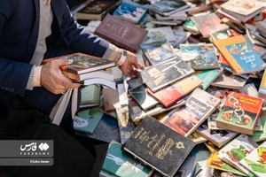 گذرگاه کتاب در پیاده راه انقلاب