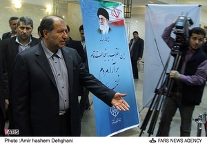 مصطفی محمدنجار وزیر کشور هنگام ورود به محل برگزرای نشست خبری