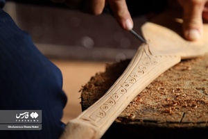 ایجاد نقوشن با طرح چشم خروس بر روی دسته کترا 