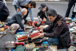 گذرگاه کتاب در پیاده راه انقلاب