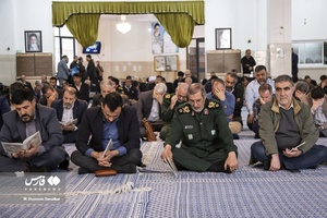 سردار احمد ذوالقدر فرمانده سپاه حضرت سیدالشهدا (ع) استان تهران در مراسم ختم والده سردار سید قاسم قریشی  جانشین رئیس سازمان بسیج مستضعفین