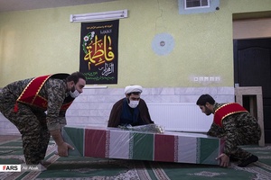 پیکر مطهر شهیدان گمنام دوران دفاع مقدس در سالروز شهادت شهید شاخص و مدافع حرم استان سمنان حاج «حسن شاطری» در استان سمنان تشییع می‌شود