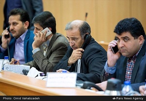فغانی مدیر کل مهندسی و ایمنی ترافیک به تماس تلفنی یکی از شهروندان تهرانی پاسخ می دهد