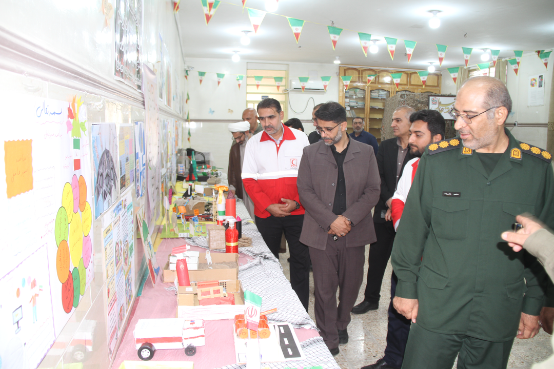 افتتاح نمایشگاه پدافند غیر عامل در دبیرستان شاهد امام جواد علیه السلام