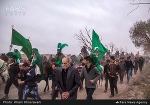 حرکت کاروان نمادین در آیین عزاداری عاشورای حسینی در مزینان سبزوار