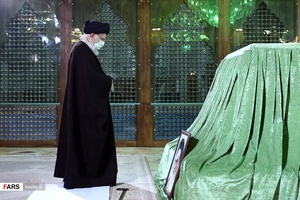 حضور رهبر معظم انقلاب در مرقد مطهر امام (ره)