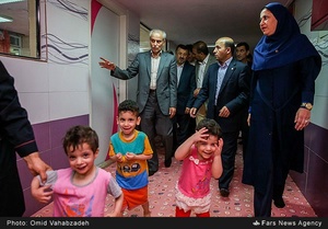 نصرالله سجادی معاون وزیر ورزش  در شیرخوارگاه آمنه