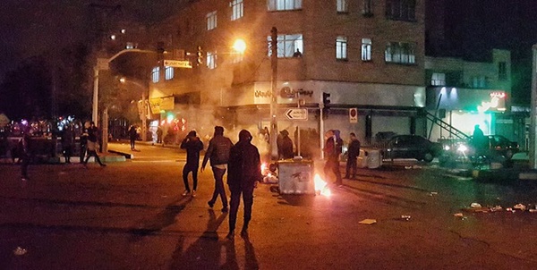 اغتشاشگران اغتشاش آشوب ناآرامی آتش زدن امول عمومی 