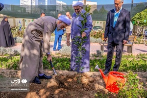کاشت ۳ اصله نهال  به یاد سه امام جمعه فقید شیراز