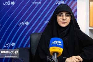 عاطفه خادمی دبیر شورای فرهنگ عمومی در غرفه خبرگزاری فارس
