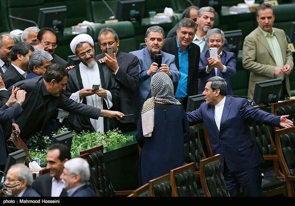 سلفی یوسفی با موگرینی