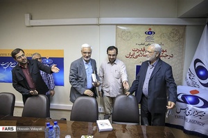 حضور  دکتر منوچهر محمدی نویسنده  کتاب مولفه های قدرت در جمهوری اسلامی و دکتر ابراهیم منقی   در مراسم رونمایی از این کتاب 