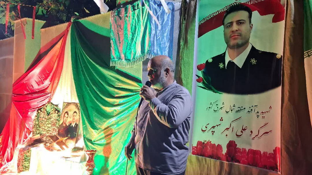 نام شهید بر دلها ماندگار شد / نصب پلاک افتخار بر سر در منزل پدر شهید علی‌اکبر شهپری