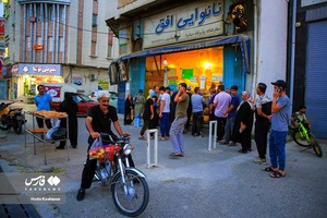 انتظار برای خرید نان