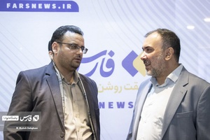 بازدید پیام تیرانداز مدیرعامل خبرگزاری فارس از غرفه انتشارات خبرگزاری فارس