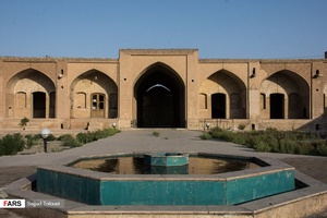 کاروانسرایی در دشت طلایی ری
