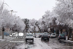 دانه‌های برف شادی را در میان مردم آباده آورد