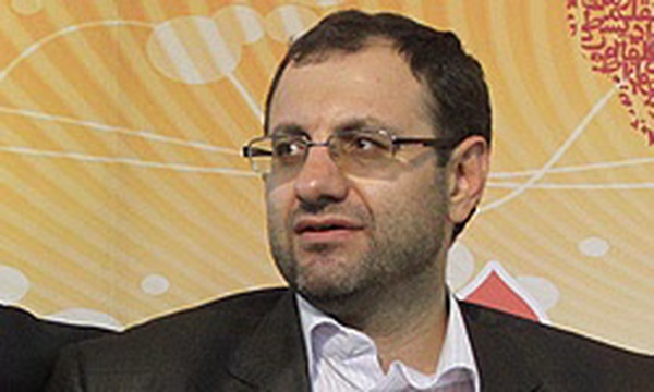 سید نظام موسوی مدیر مسئول روزنامه جوان در نمایشگاه مطبوعات غرفه خبرگزاری فارس