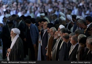 اقامه نماز به امامت حجت الاسلام آیت الله موحدی کرمانی