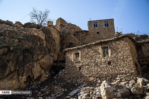 معماری پله کانی و بافت سنگی خانه های  روستای پالنگان منطقه هورامان